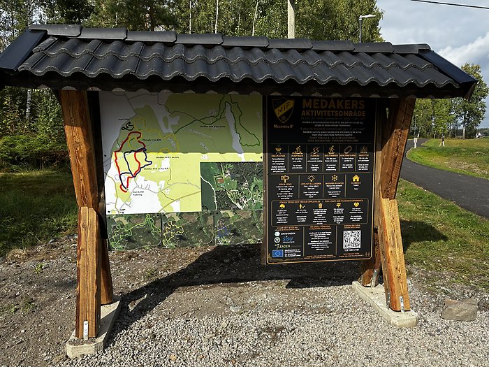 Bild på anslagstavla vid entre till aktivitetsparken